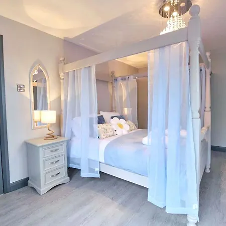 Holiday home Lakeview House 2x Hot Tub & Games York