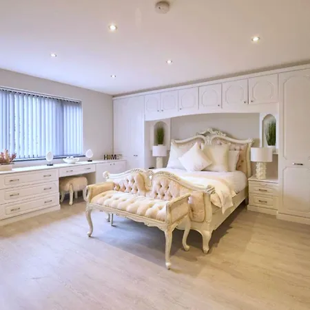 Lakeview House 2x Hot Tub & Games Hébergement de vacances