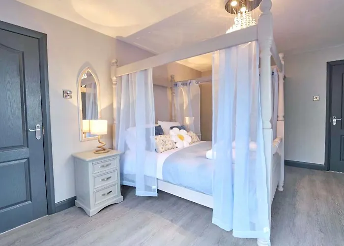 Hébergement de vacances Lakeview House 2x Hot Tub & Games York